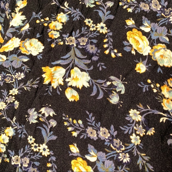American Eagle black yellow floral keyhole front open back button up top Sz XS - Picture 3 of 9